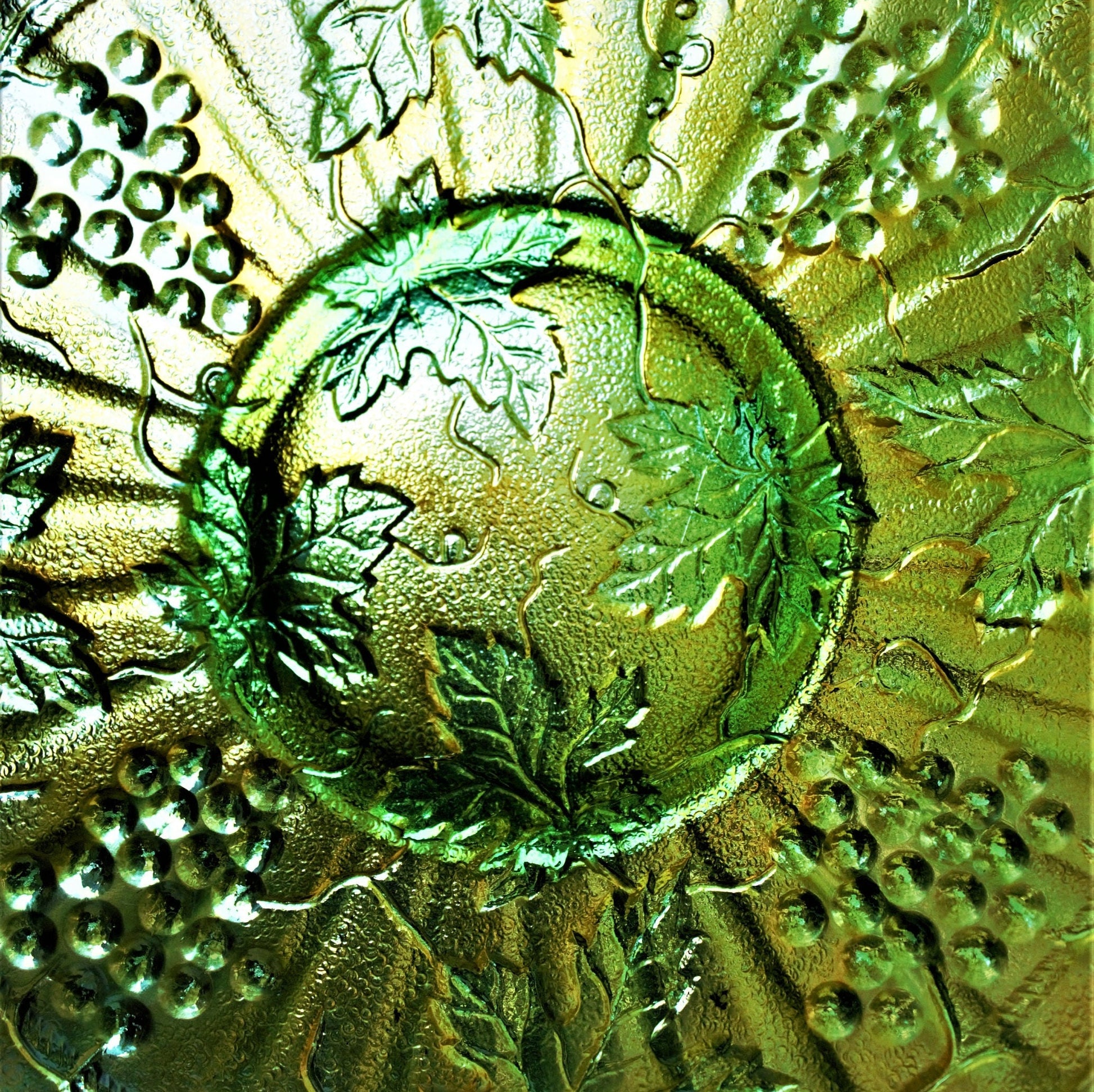 Rare Northwood Grape & Cable Plate: Iridized Green Stippled Sawtooth Edge